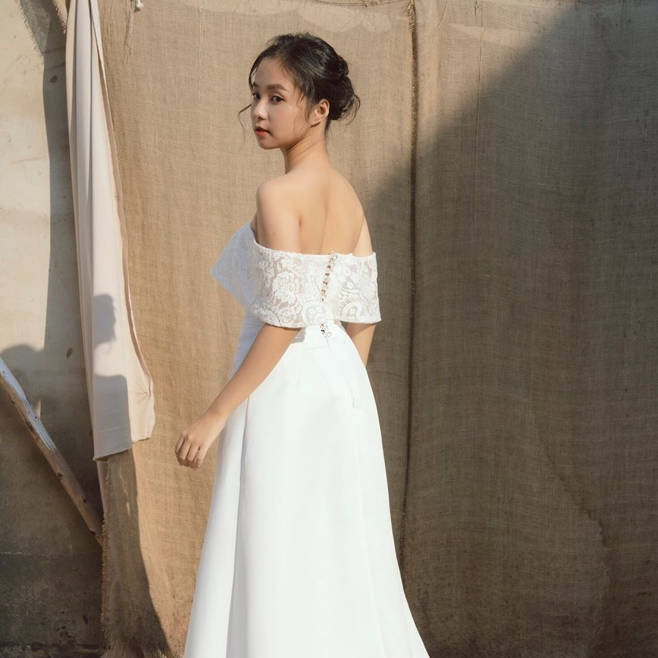 Các fan của Hoa hậu Việt Nam 2020 nhận xét Song Thư có gương mặt mẫu ảnh, mang nét ngây thơ trong sáng tựa Hà Lan trong ''Mắt biếc''.