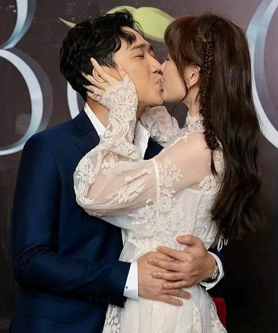 Tính cách “lầy lội”, cách nói chuyện người tung kẻ hứng, “chê bai” nhau của Trấn Thành – Hari Won luôn có sức hút với khán giả. Nhiều người tin đó chính là “chất keo” kết dính họ lại với nhau.