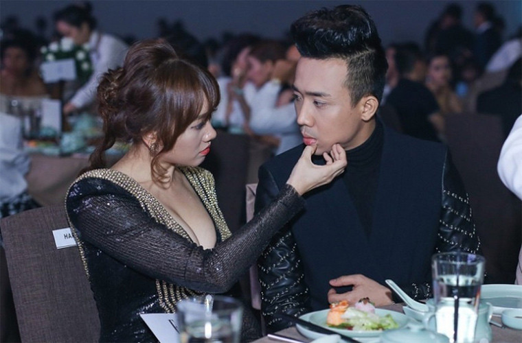 Kể từ khi công khai chuyện yêu đương, Trấn Thành và Hari Won thoải mái thể hiện tình cảm ở khắp mọi nơi. Và thế là Trấn Thành – Hari Won lại bị chỉ trích vì cố tình gây chú ý nhằm mục đích lăng xê bản thân.