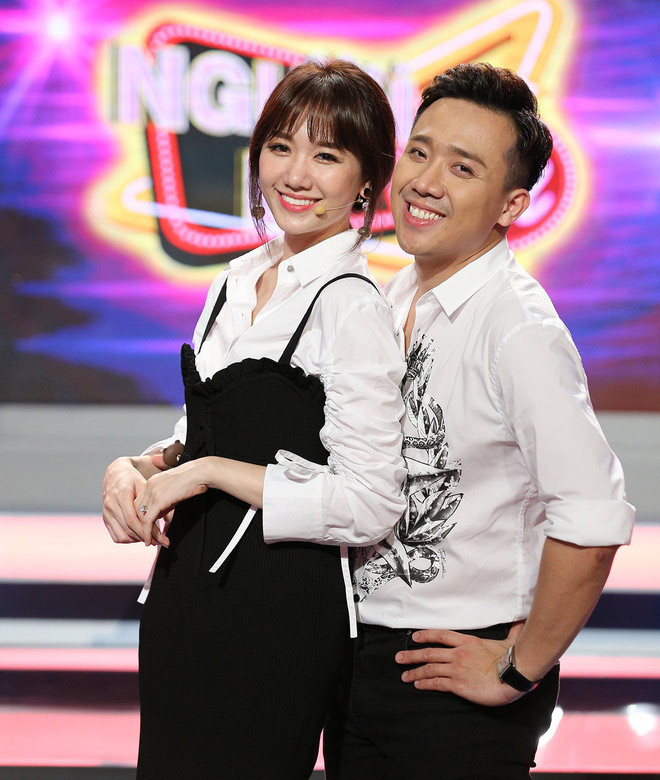 Cặp sao không chỉ khiến khán giả nhớ tời nhờ những cử chỉ tình tứ dành cho nhau trên sân khấu, khi đi dự sự kiện, trong công việc mà còn cảm thấy họ thực sự rất hợp nhau và sinh ra là để dành cho nhau.