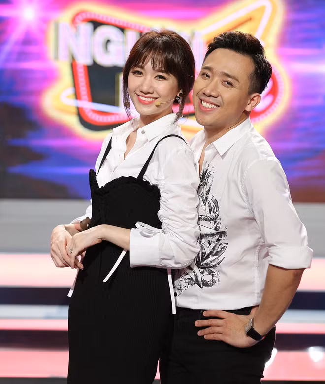 Cặp sao không chỉ khiến khán giả nhớ tời nhờ những cử chỉ tình tứ dành cho nhau trên sân khấu, khi đi dự sự kiện, trong công việc mà còn cảm thấy họ thực sự rất hợp nhau và sinh ra là để dành cho nhau.