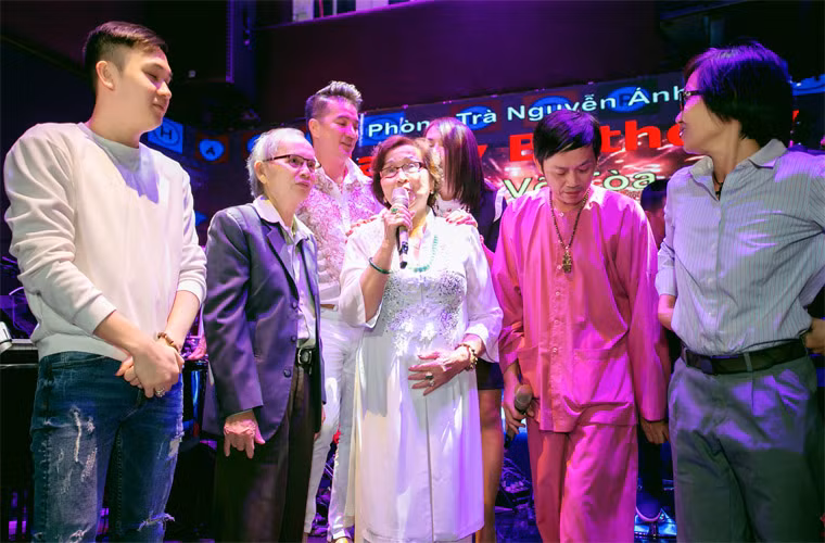 Vượt qua khó khăn buổi ban đầu, đại gia đình Hoài Linh ai nấy đều thanh công và có cuộc sống sung túc.