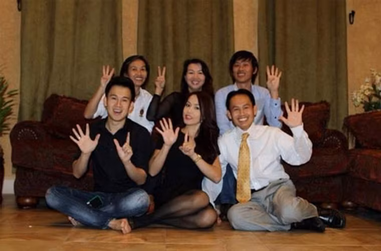 Hoài Linh bật mí thứ tự các thành viên trong gia đình họ võ: Số 2 Phương Trâm, số 3 Phương Trinh, số 4 Hoài Linh, số 5 Duy Linh, số 6 Phương Trang, số 7 Tuấn Linh.