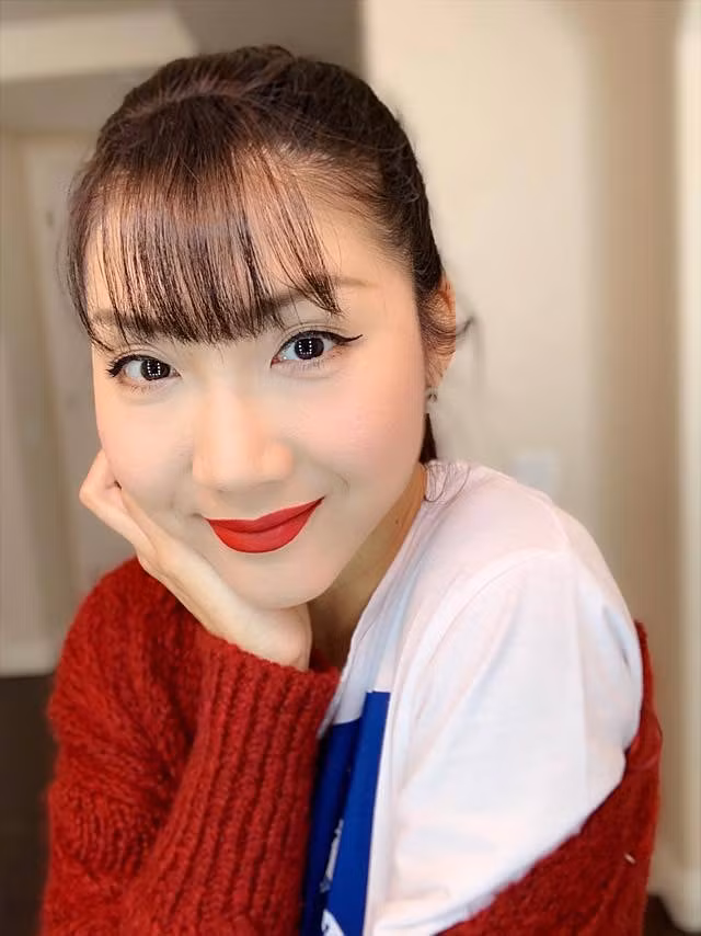 “Cuộc sống của Quyên không nhàn hạ đâu, làm việc liên tục luôn đó. Nhiều người Việt bên này không rành tiếng Anh, nên khó chọn được mỹ phẩm phù hợp cho người châu Á tại các siêu thị tại Mỹ. Nhờ đó, Quyên tiếp cận được với khách hàng người Việt nhiều hơn”, Ngọc Quyên chia sẻ.