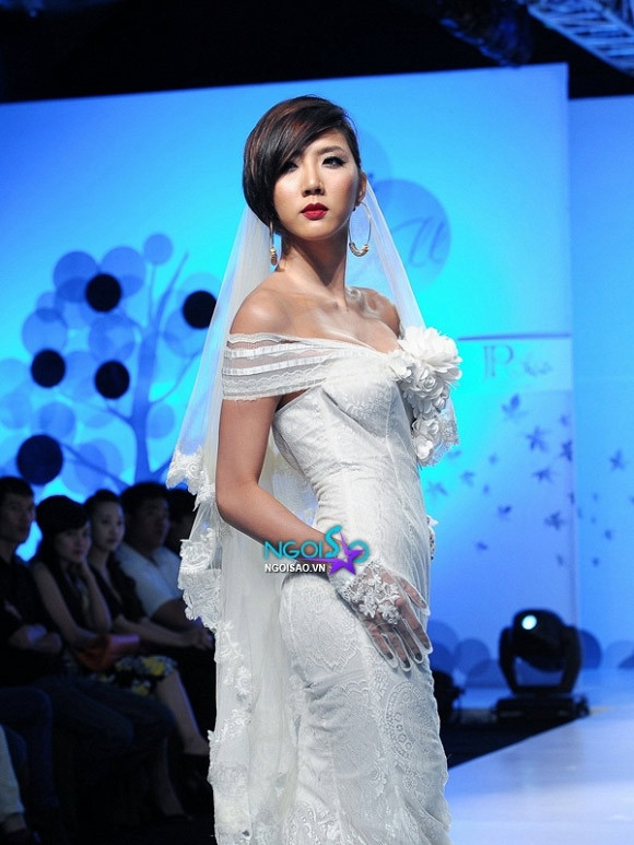 Trước khi sang Mỹ định cư, Ngọc Quyên là một người mẫu nổi tiếng ở Việt Nam. Cô còn lấn sân sang diễn xuất khi xuất hiện trong những bộ phim như: Mỹ nhân kế, Tuyết nhiệt đới, Gia đình số đỏ.