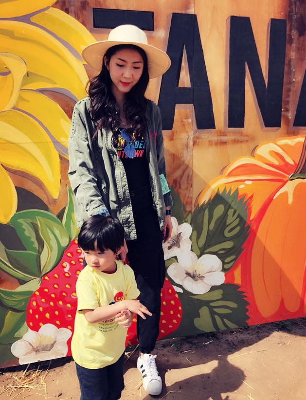 Ly hôn xong, công việc kinh doanh của Ngọc Quyên vẫn chưa thuận lợi lại thêm con trai cô xuất hiện những dấu hiệu tự kỷ như chậm nói, tăng động.