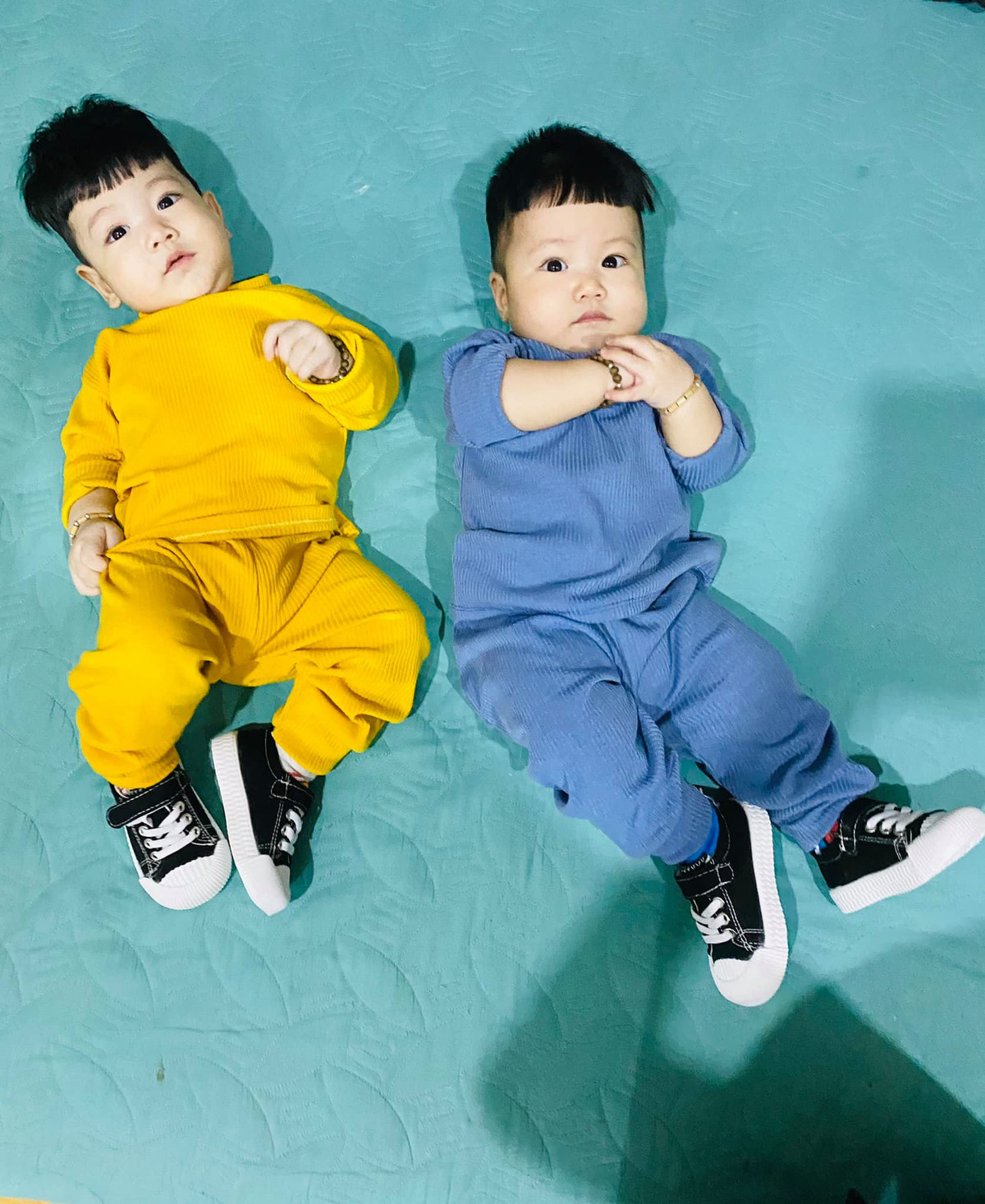 Chị Thu Hiền khéo chăm con, 2 quý tử sinh đôi ngày càng lớn bụ bẫm và đáng yêu.