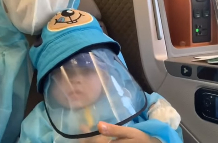 Xúc động khoảnh khắc Hoàng Oanh và con trai đoàn tụ chồng Tây - Hình 9 Xuc dong khoanh khac Hoang Oanh va con trai doan tu chong Tay-Hinh-9