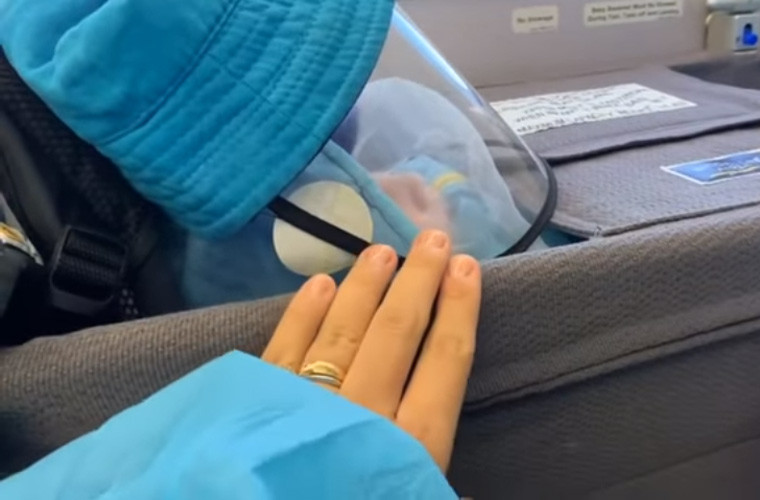 Xúc động khoảnh khắc Hoàng Oanh và con trai đoàn tụ chồng Tây - Hình 11 Xuc dong khoanh khac Hoang Oanh va con trai doan tu chong Tay-Hinh-11