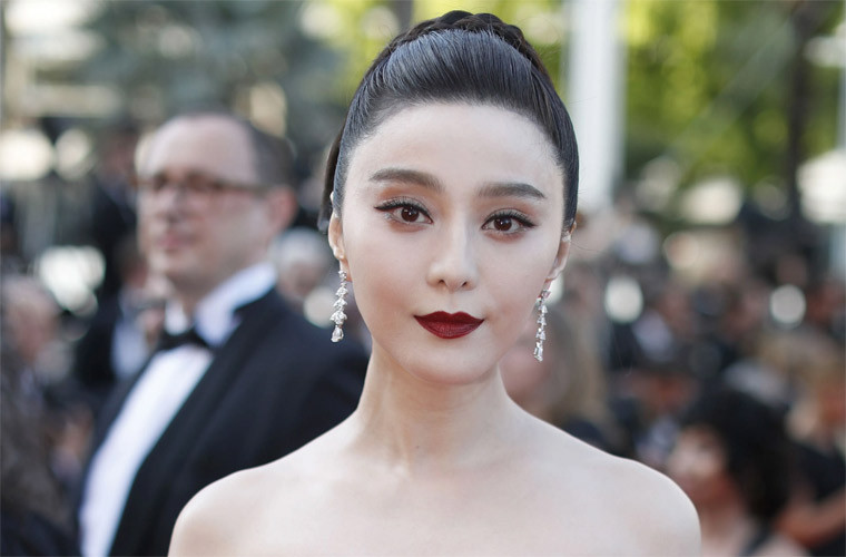 Nhưng thời kỳ hoàng kim của Phạm Băng Băng đã kết thúc vào năm 2018 khi cô bị cáo buộc tội trốn thuế và phải nộp phạt hơn 100 triệu USD. Theo truyền thông Trung Quốc, họ Phạm phải bán vội lô bất động sản ở Bắc Kinh để đóng tiền phạt.