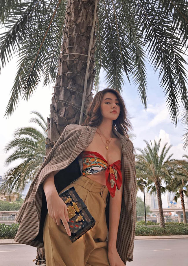 Trước khi dính tin đồn, Jolie Nguyễn thường xuyên đăng ảnh sang chảnh trên trang cá nhân, khoe từ đồ hiệu tới những chuyến du lịch đắt tiền.