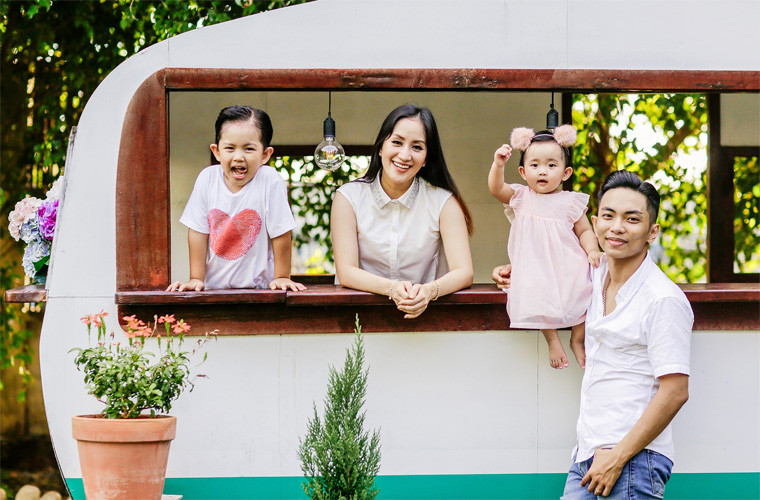 Gia đình Khánh Thi – Phan Hiển càng viên mãn hơn khi có sự xuất hiện của hai thiên thần Kubi và Anna.