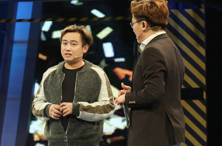 Bị Lâm Vỹ Dạ chê bai nhiều quá, Hữu Tín phản ứng: “Cứ đòi đứng ở giữa để làm cái nhụy mà nói chuyện không bao giờ tế nhị”.