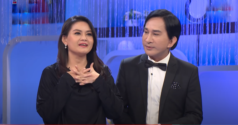 Trong chương trình "Chị em chúng mình", NSƯT Kim Tử Long gây bất ngờ khi tiết lộ từng có mối quan hệ ngoài luồng dù đã kết hôn với bà xã Trinh Trinh. Sau đó, Trinh Trinh phát hiện ra và để chồng tự nói ra tất cả.