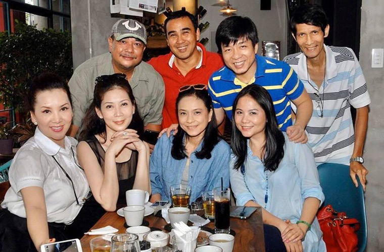 Thỉnh thoảng Diễm Hương vẫn về Việt Nam gặp mặt bạn bè thân thiết như Mộng Vân, Ngọc Hiệp, Lê Tuấn Anh, Quyền Linh…