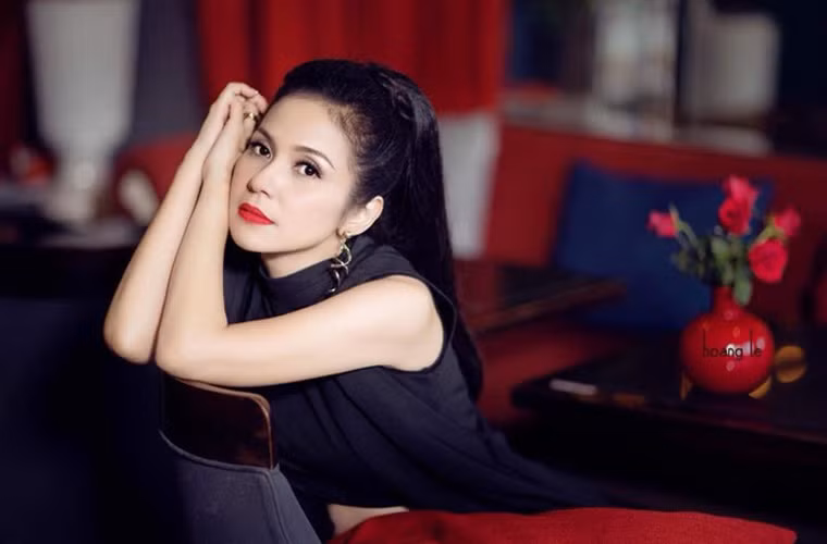 Cách đây hai năm, Việt Trinh còn tuyên bố từ giờ tới cuối đời sẽ không lấy chồng. "Tôi từng nói sau 45 tuổi không đủ duyên lập gia đình thì sẽ ở giá và hôm nay tôi chính thức tuyên bố sẽ ở một mình đến suốt đời", nữ diễn viên viết trên trang cá nhân.