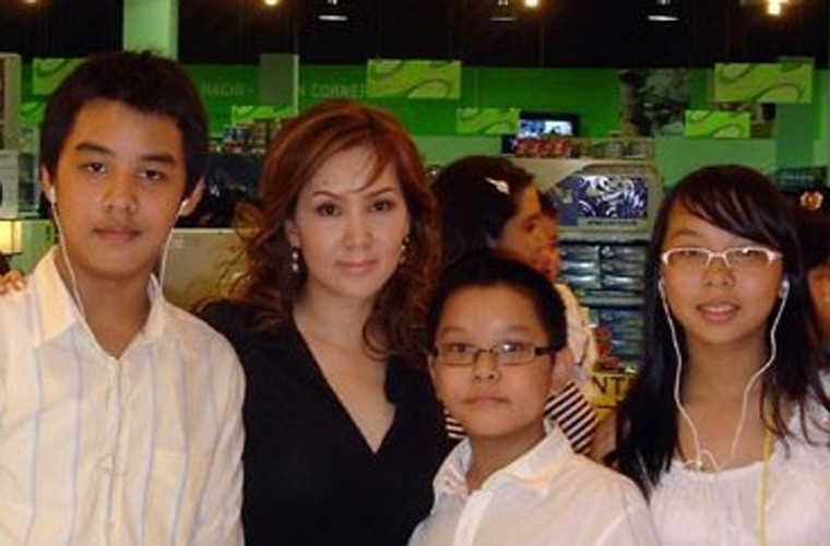 Năm 1992, Mộng Vân rút lui khỏi showbiz lấy chồng và sinh con. Sau khi ly hôn chồng là người Hong Kong, Mộng Vân một mình nuôi ba con và các con chị nay tất cả đã học đại học.