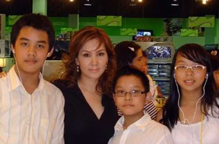 Năm 1992, Mộng Vân rút lui khỏi showbiz lấy chồng và sinh con. Sau khi ly hôn chồng là người Hong Kong, Mộng Vân một mình nuôi ba con và các con chị nay tất cả đã học đại học.