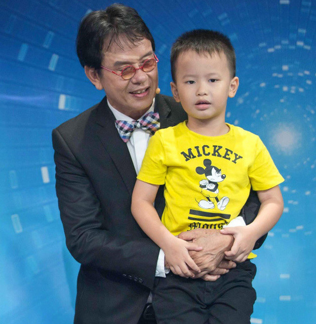 Trước kia, Đức Huy tự nhận mình là top 5 người may mắn nhất cuộc đời nhưng khi vợ hai sinh con cho anh, anh thấy mình còn may mắn hơn thế.