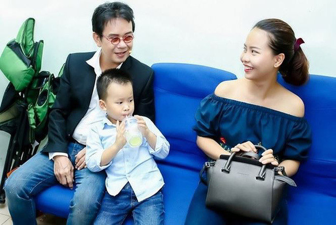 Đức Huy quý vợ ở tính cách không bon chen, bằng lòng với những gì mình có, chăm chỉ việc nhà và chăm sóc con cái.