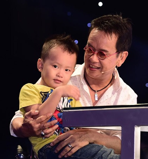 Bằng lòng với cuộc sống hiện tại bên vợ trẻ và hai con nhỏ, Đức Huy coi việc được chăm sóc, giúp đỡ những người yêu thương là hạnh phúc của anh lúc này.