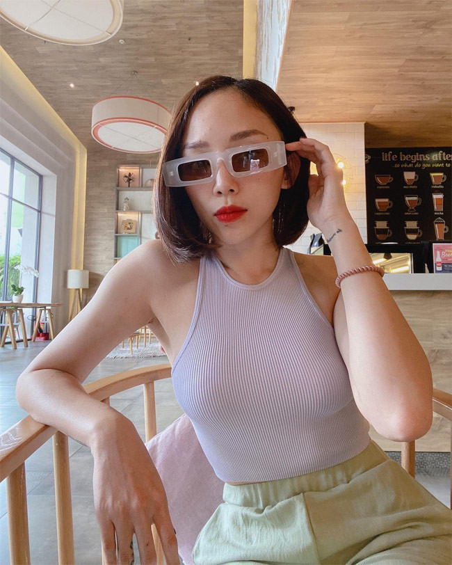 Sau khi kết hôn với Hoàng Touliver, Tóc Tiên còn được khen là quyến rũ và xinh đẹp hơn trước.