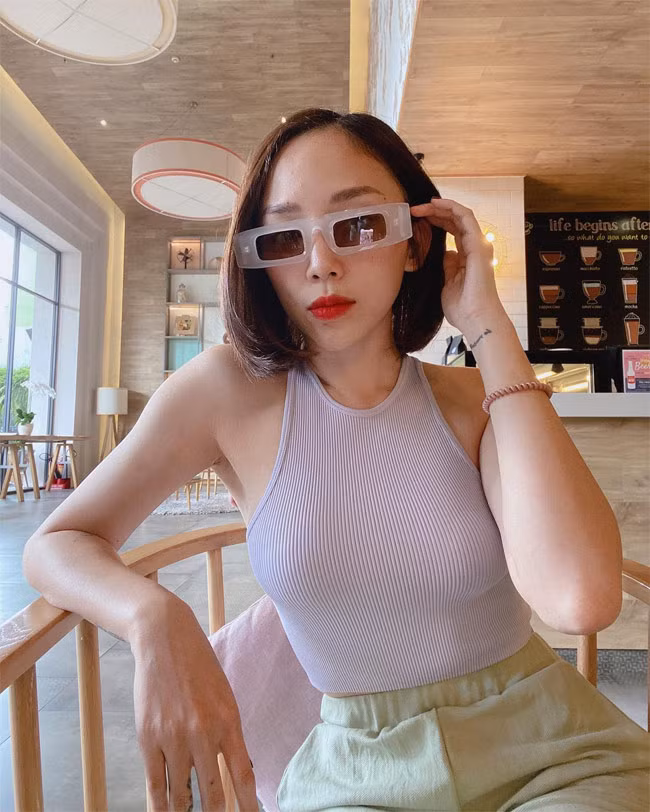 Sau khi kết hôn với Hoàng Touliver, Tóc Tiên còn được khen là quyến rũ và xinh đẹp hơn trước.