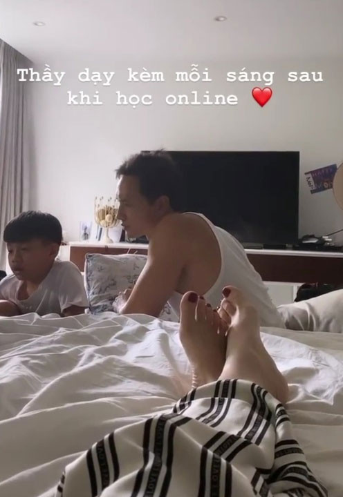 Hồ Ngọc Hà từng chia sẻ, Kim Lý chắc chắn sẽ là người cha tốt. Điều này đã được chứng minh phần nào qua việc anh chăm sóc Subeo. Mặc dù không phải con đẻ nhưng Kim Lý rất chăm lo, quan tâm tới cậu nhóc. Trong những ngày học online ở nhà vì dịch COVID-19, nam diễn viên sinh năm 1983 chính là người kèm cặp việc học cho con trai riêng của Hồ Ngọc Hà.