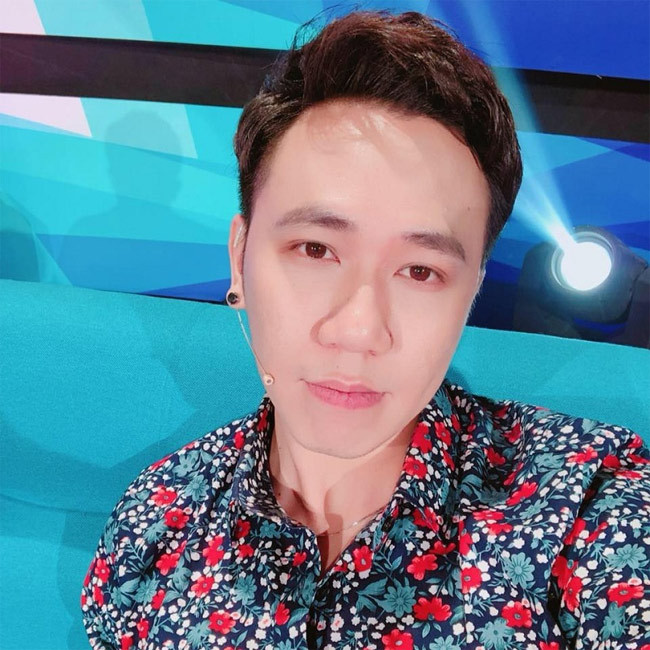 Giải thích cho việc thường xuyên bị bạn thân Trấn Thành gán ghép hết người nọ, người kia, Anh Đức cho biết anh là một người “nhát gái”.