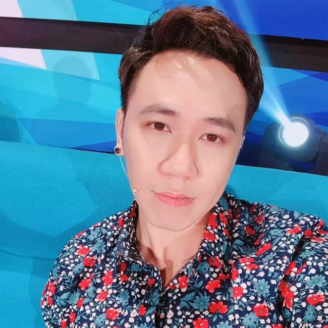 Giải thích cho việc thường xuyên bị bạn thân Trấn Thành gán ghép hết người nọ, người kia, Anh Đức cho biết anh là một người “nhát gái”.