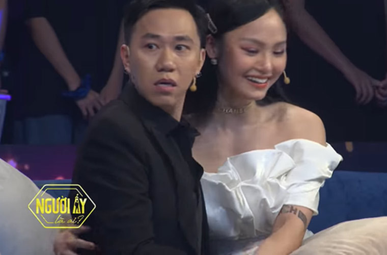  Trấn Thành còn có ý định “mai mối” Anh Đức với cả nữ ca sĩ Miu Lê khi hai người tham gia chương trình Người ấy là ai. Nhưng với câu trả lời của nữ ca sĩ: “"Em chọn Anh Đức, em giỡn á!", Anh Đức lại một lần nữa ế chỏng chơ.