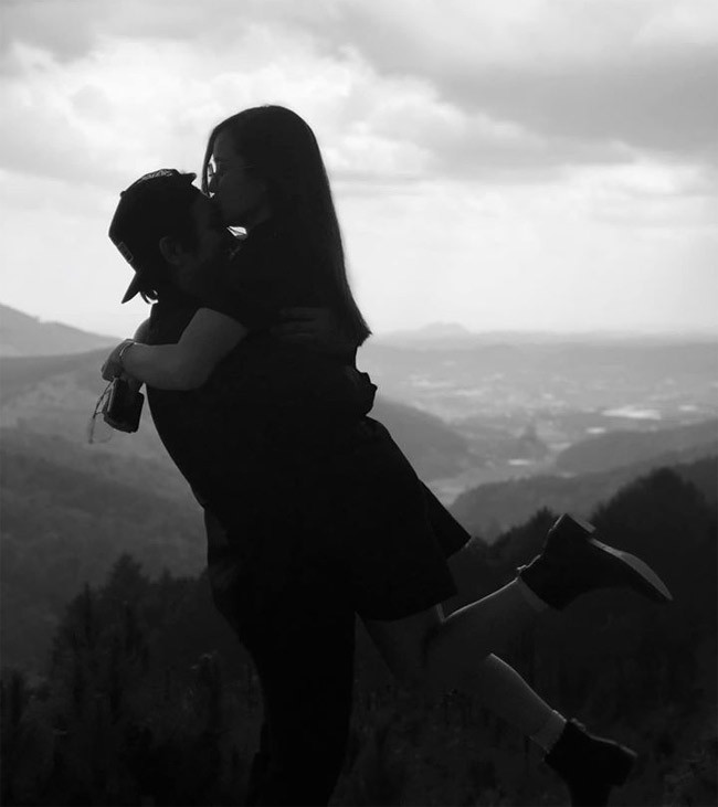 Đáp lại tin đồn, hot girl Bảo Ngọc cho biết Hoài Lâm không xuất hiện bên cô và hai con gái là vì anh về quê chữa bệnh.