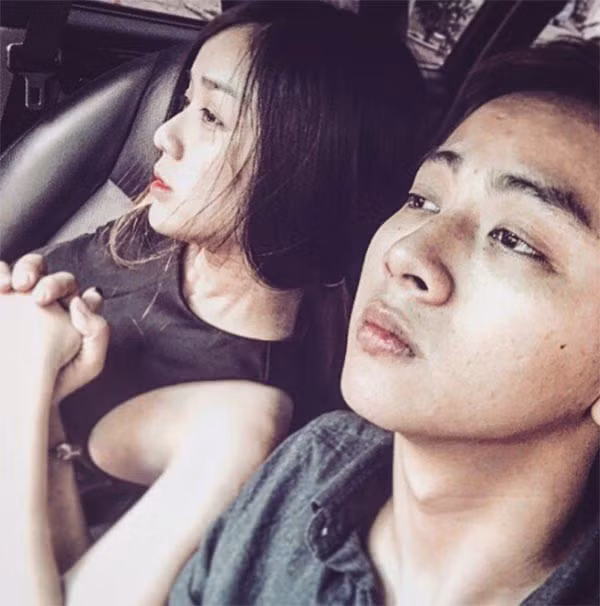 Trong thời gian Hoài Lâm về quê chữa bệnh, Bảo Ngọc bận rộn chăm sóc hai con và kinh doanh online để có tiền trang trải cuộc sống.