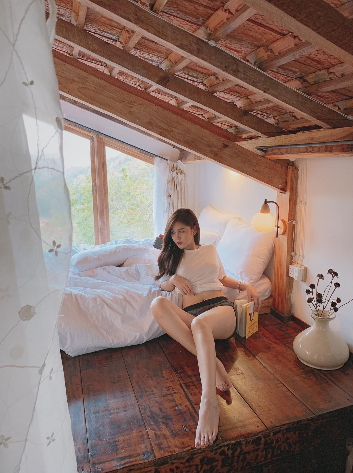 Mỹ nhân 9X tự tin khoe lợi thế hình thể trong những bức ảnh đăng tải lên trang cá nhân.