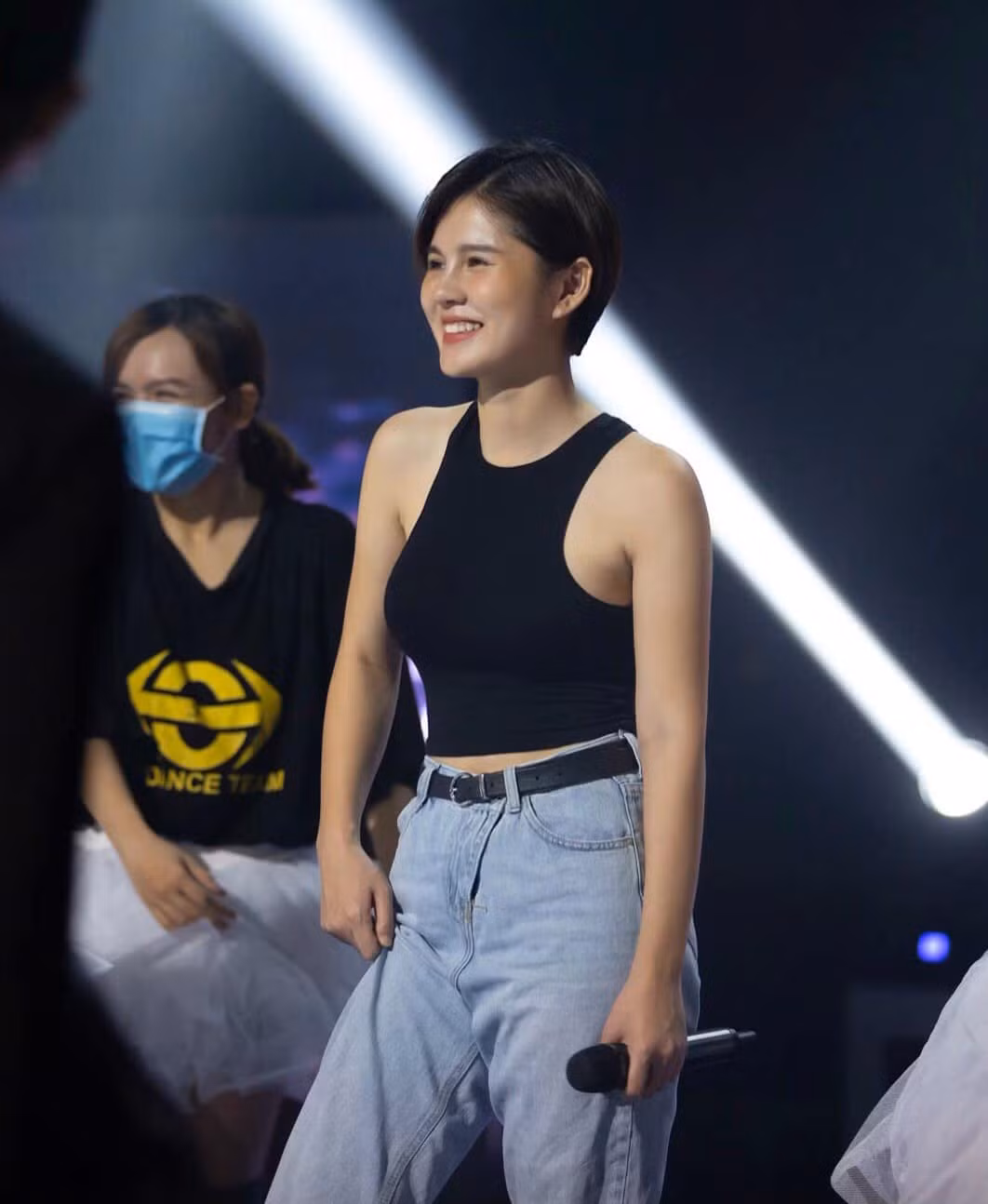 Không chỉ làm MC, diễn xuất, Thu Hoài còn chinh phục khán giả ở khả năng ca hát. Người đẹp xuất sắc giành giải quán quân "Trời sinh một cặp 2020".