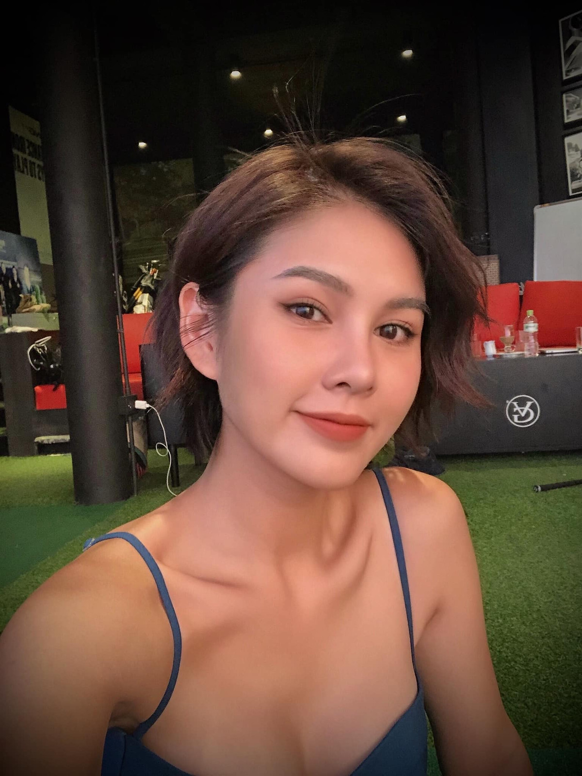 Nữ MC sinh năm 1990, quê Tuyên Quang sở hữu nhan sắc xinh đẹp và thân hình chuẩn không kém người mẫu, xứng với câu "chè Thái, gái Tuyên".