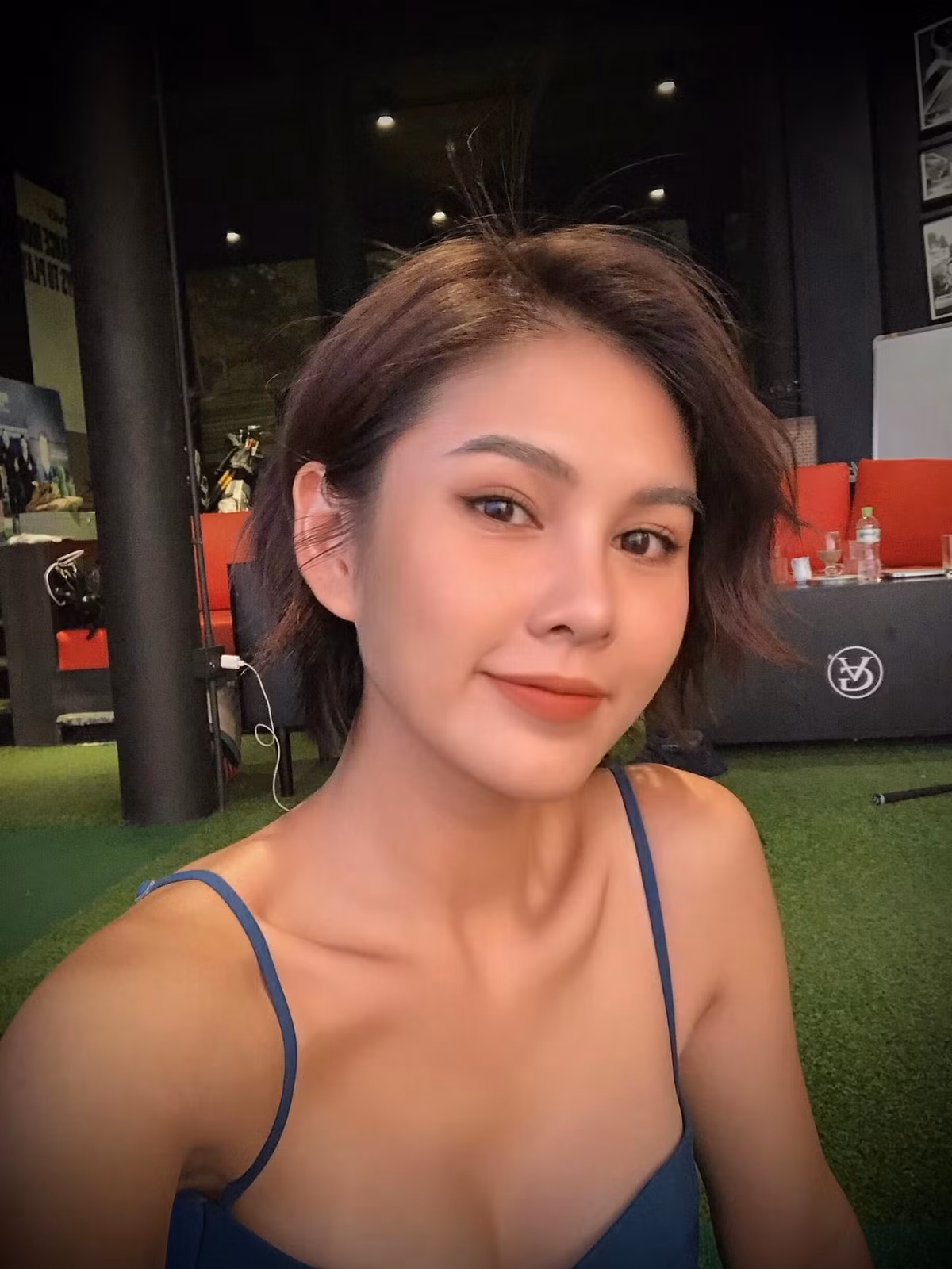 Nữ MC sinh năm 1990, quê Tuyên Quang sở hữu nhan sắc xinh đẹp và thân hình chuẩn không kém người mẫu, xứng với câu "chè Thái, gái Tuyên".