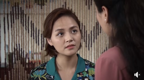 Sau loạt vai diễn ấn tượng, Thu Quỳnh tái xuất trong phim mới "Lửa ấm" với vai diễn người thứ 3. Đây là lần thứ hai cô đảm nhận dạng vai này sau nhiều năm. Ảnh cắt clip Fanpage Lửa ấm.