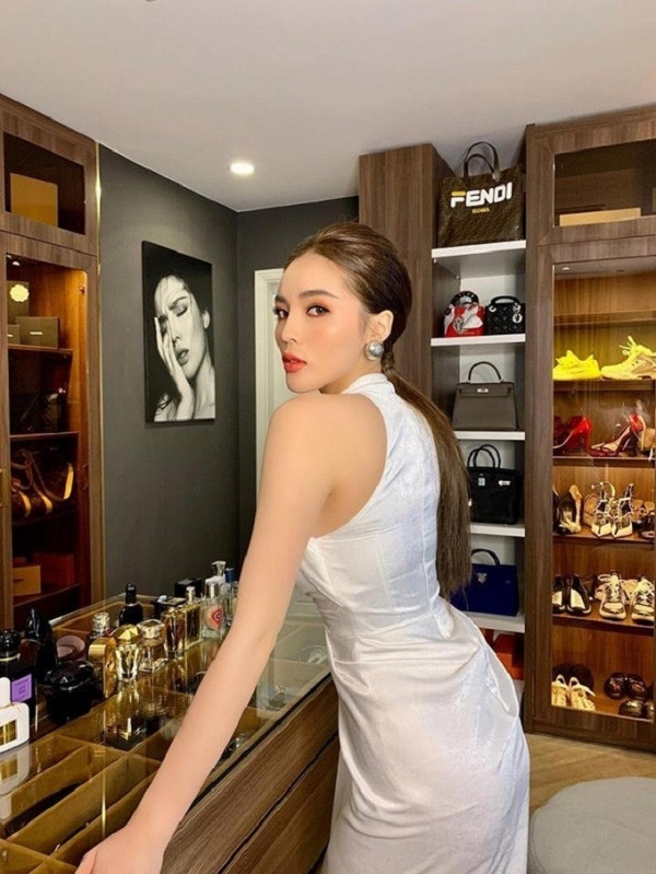 "Hoa hậu nhiều thị phi nhất Vbiz" một thời tận hưởng cuộc sống giàu sang trong một căn hộ chung cư cao cấp tại quận Bình Thạnh, TP HCM.