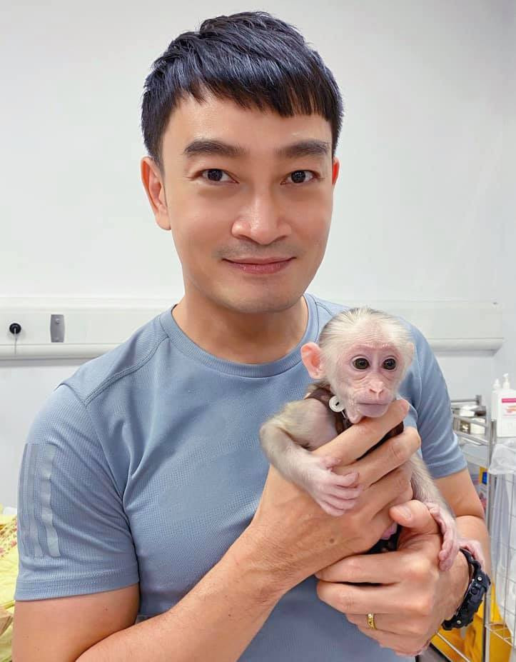 Ngoài đời, cuộc hôn nhân kỳ lạ của Trương Minh Quốc Thái và bà xã Việt kiều Mỹ cũng nhận được nhiều sự quan tâm của khán giả.