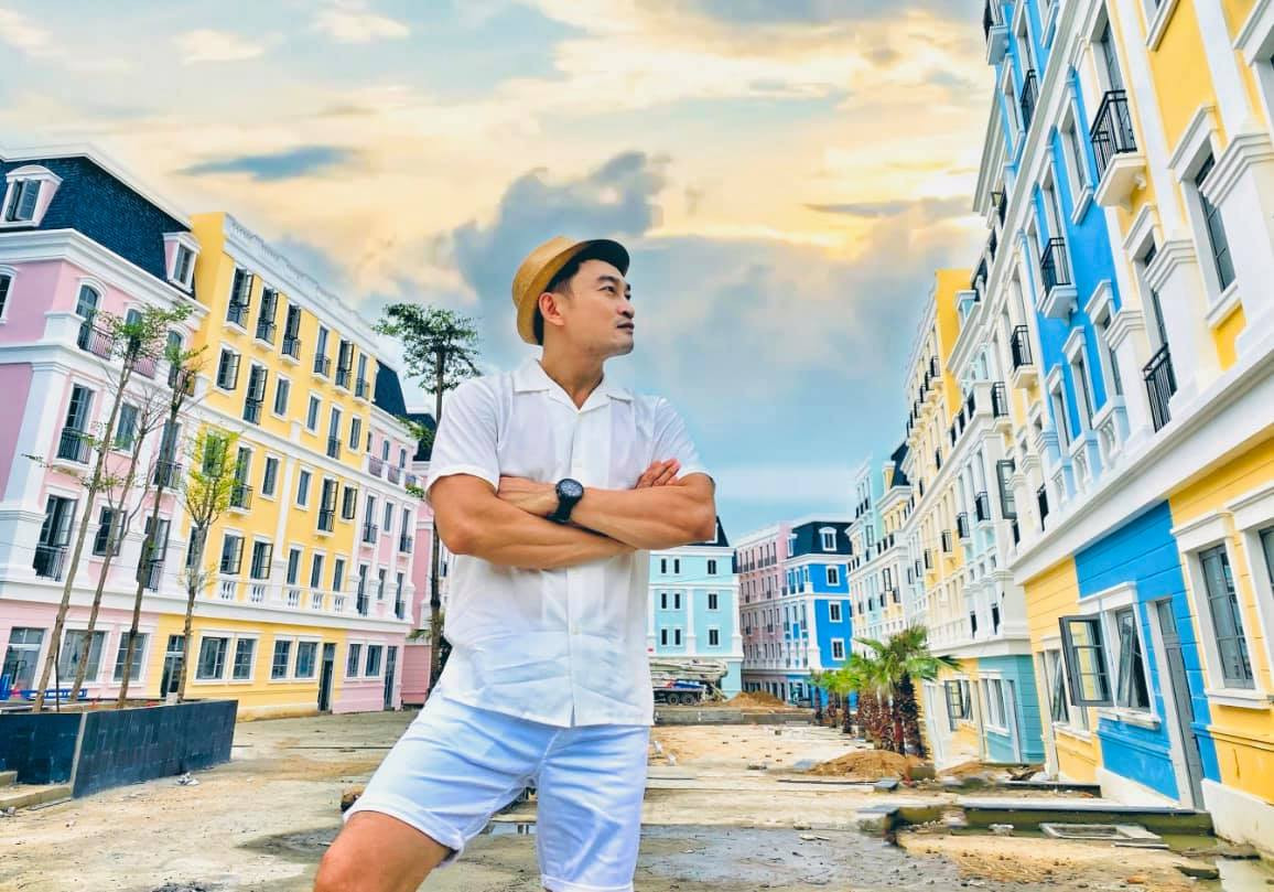 Từ khi thông báo đã kết hôn từ năm 2017 đến nay, nam chính của "Lửa ấm" chưa một lần công khai dung nhan của bà xã.