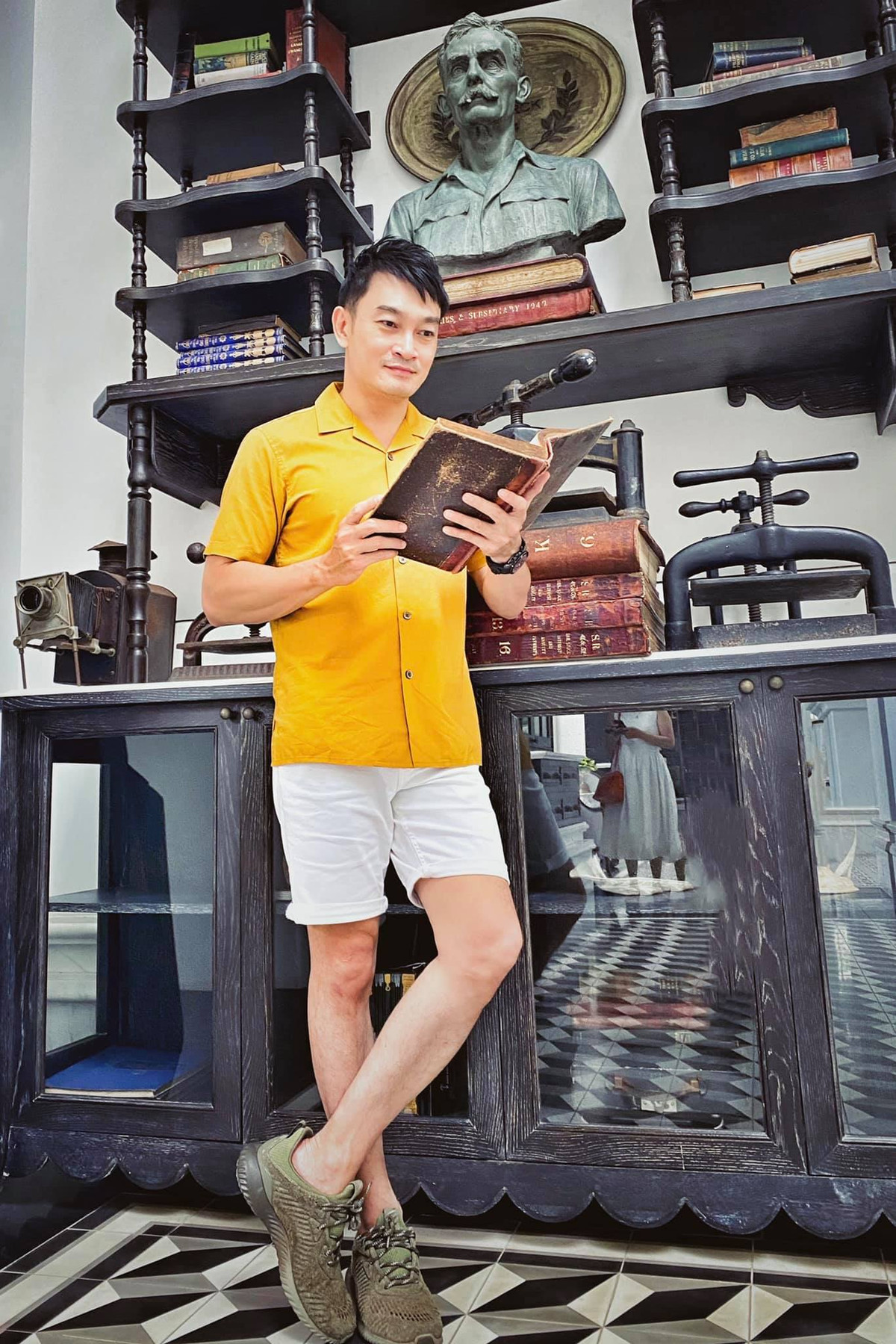 Cả hai quen nhau và nên duyên trong lần nam diễn viên sang Mỹ lưu diễn với vai trò là ca sĩ. Bà xã đã rung động bởi giọng hát của Trương Minh Quốc Thái.