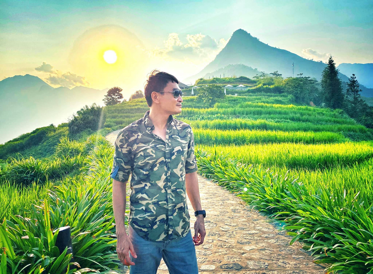 Dù ở bên ba mẹ để tiện chăm sóc nhưng anh và bà xã vẫn thường di chuyển qua lại để thăm nom hai bên gia đình.