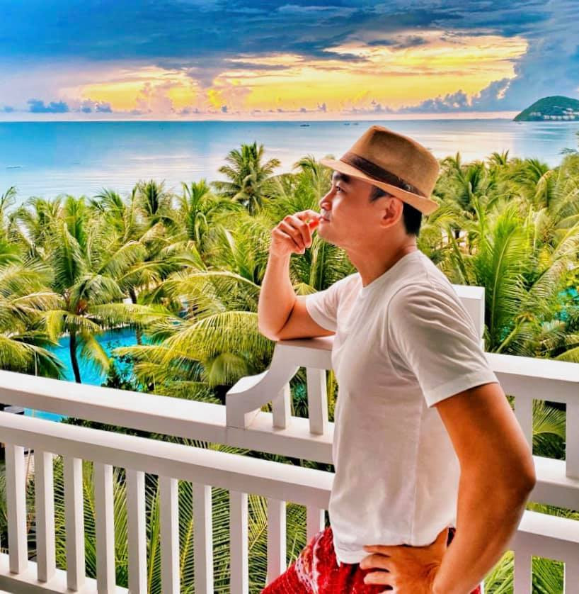 Hai vợ chồng bằng tuổi nên khá hòa hợp về tính cách.