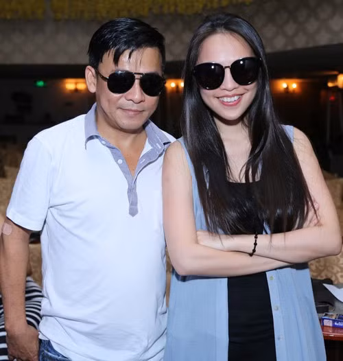 Sau khi sinh con gái đầu lòng Gia Bảo, Hiền Thục để con mang họ mẹ và quyết định làm mẹ đơn thân. Tuấn Thăng cho biết, Hiền Thục “hận” anh và cấm không cho tiếp xúc với con. Tuy nhiên, thời gian gần đây, mối quan hệ của hai người đã hạ nhiệt và làm hòa với nhau.