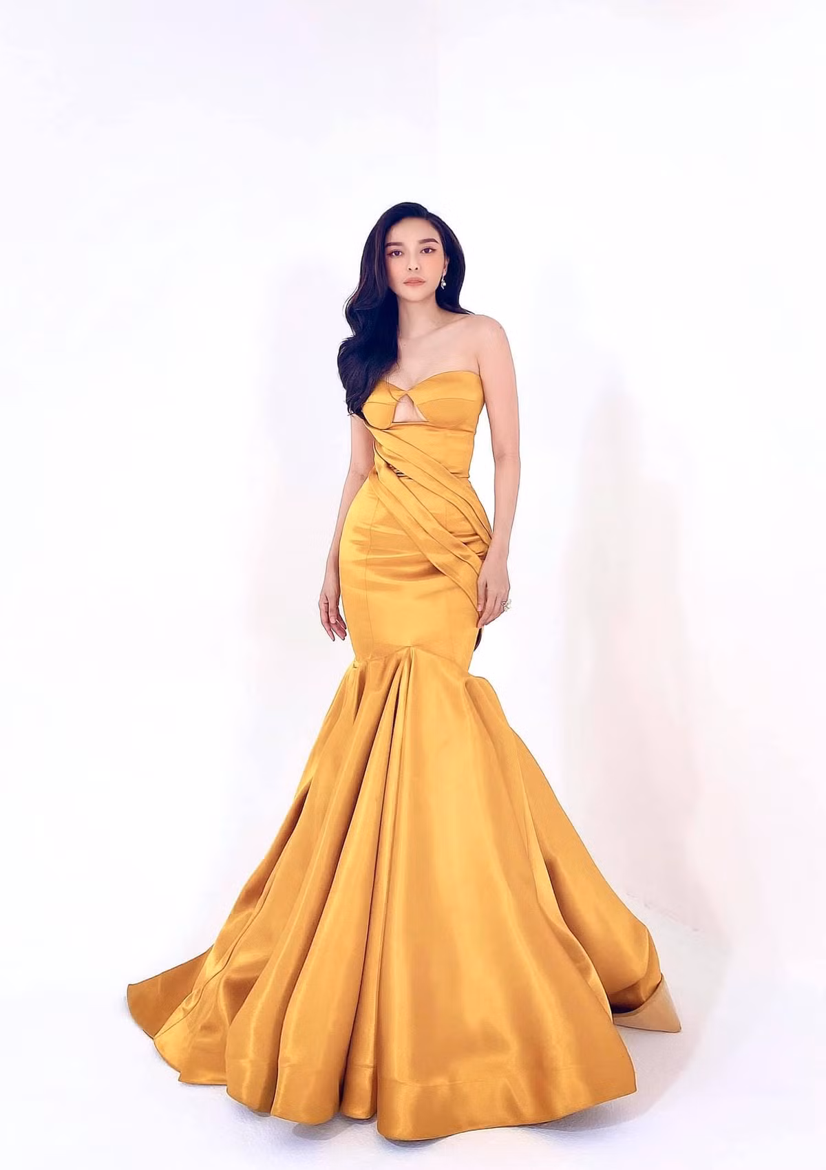 Không chỉ có khả năng diễn xuất, diễn viên Cao Thái Hà gây thu hút bởi ngoại hình xinh đẹp như hoa hậu.