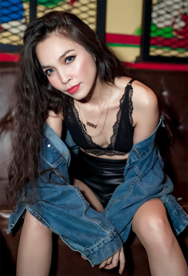 Ca sĩ Hiền Thục vòng 1 lép kẹp vẫn gợi cảm đốt mắt Ca si Hien Thuc vong 1 lep kep van goi cam dot mat