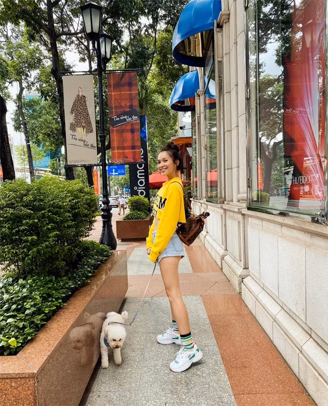 Ở tuổi 39 nhưng nếu chỉ nhìn vẻ ngoài của cô, ai cũng chỉ đoán Hiền Thục mới ở tuổi đôi mươi.