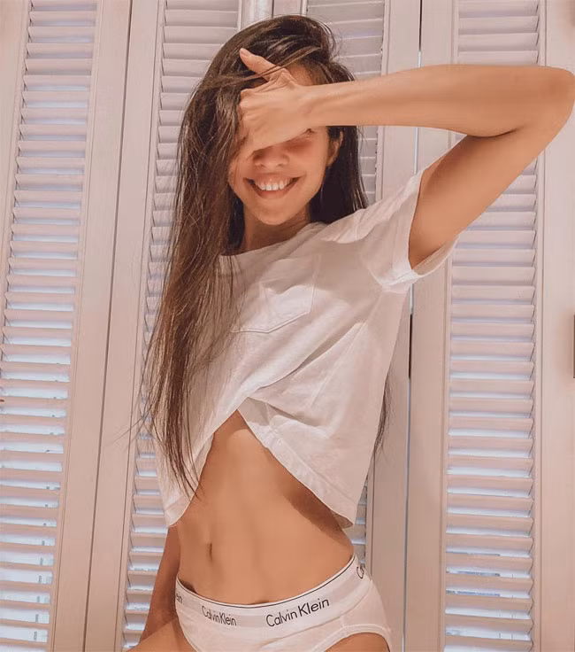 Nhìn cô, không ai nghĩ đã là mẹ của một bé gái 18 tuổi, bởi Hiền Thục quá trẻ.