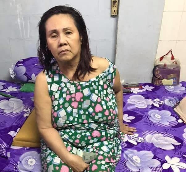 Nhiều năm trước, nghệ sĩ trầm cảm vì hôn nhân tan vỡ, tài sản thất thoát do làm ăn thua lỗ. Cuộc sống hôn nhân tan vỡ, 2 đứa con cũng theo cha, từ đó nghệ sĩ Hoàng Lan sống cô độc một mình.